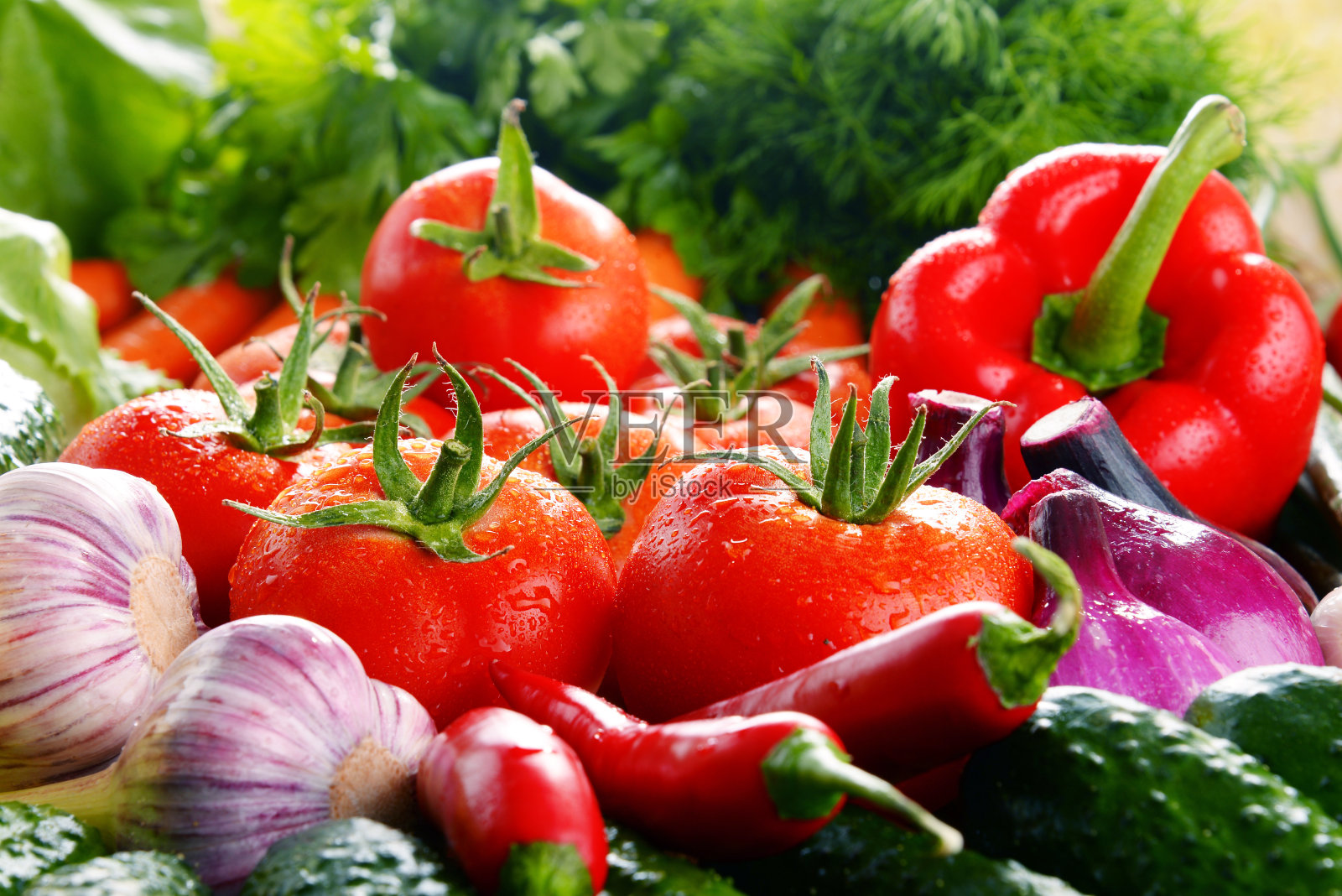 由多种新鲜有机蔬菜和水果组成照片摄影图片