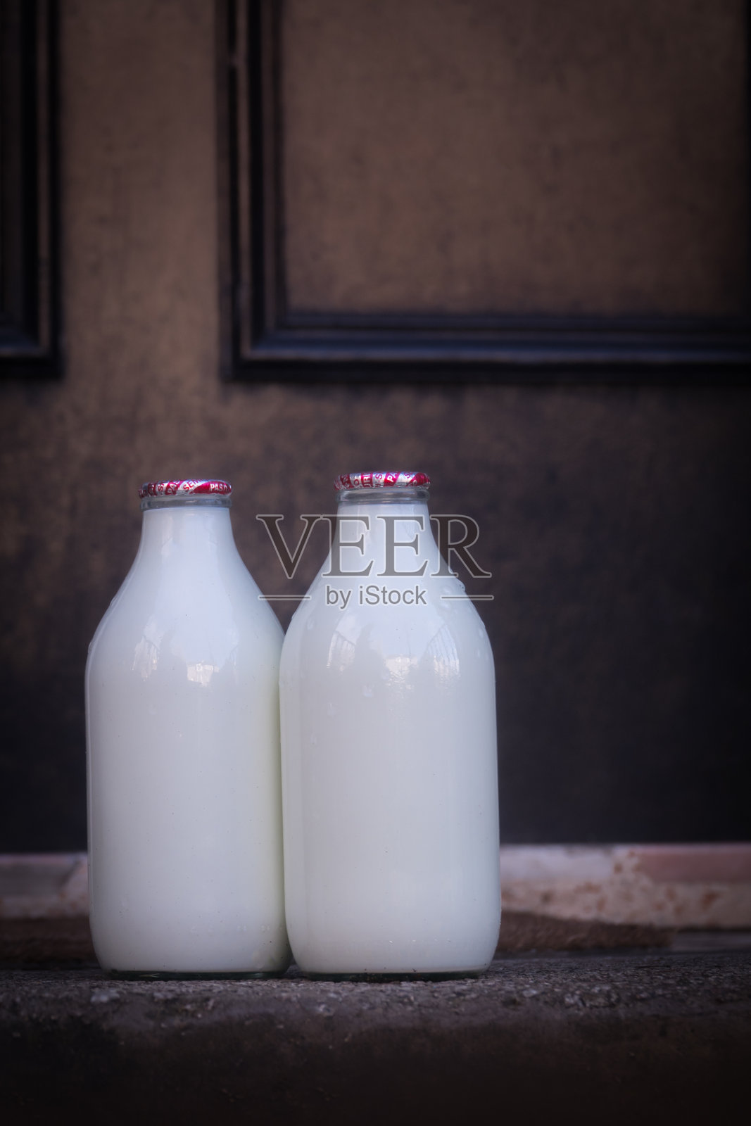 牛奶瓶送到英国的一个家庭照片摄影图片