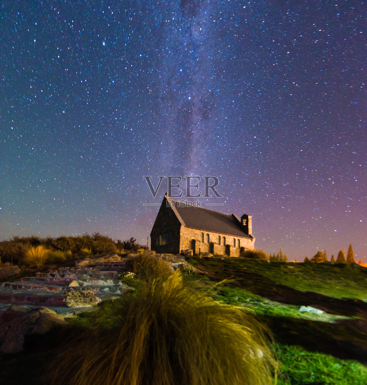 新西兰特卡波湖，好牧人教堂和银河照片摄影图片