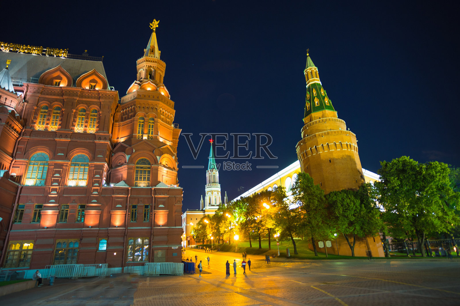 克里姆林宫附近的莫斯科夜景照片摄影图片