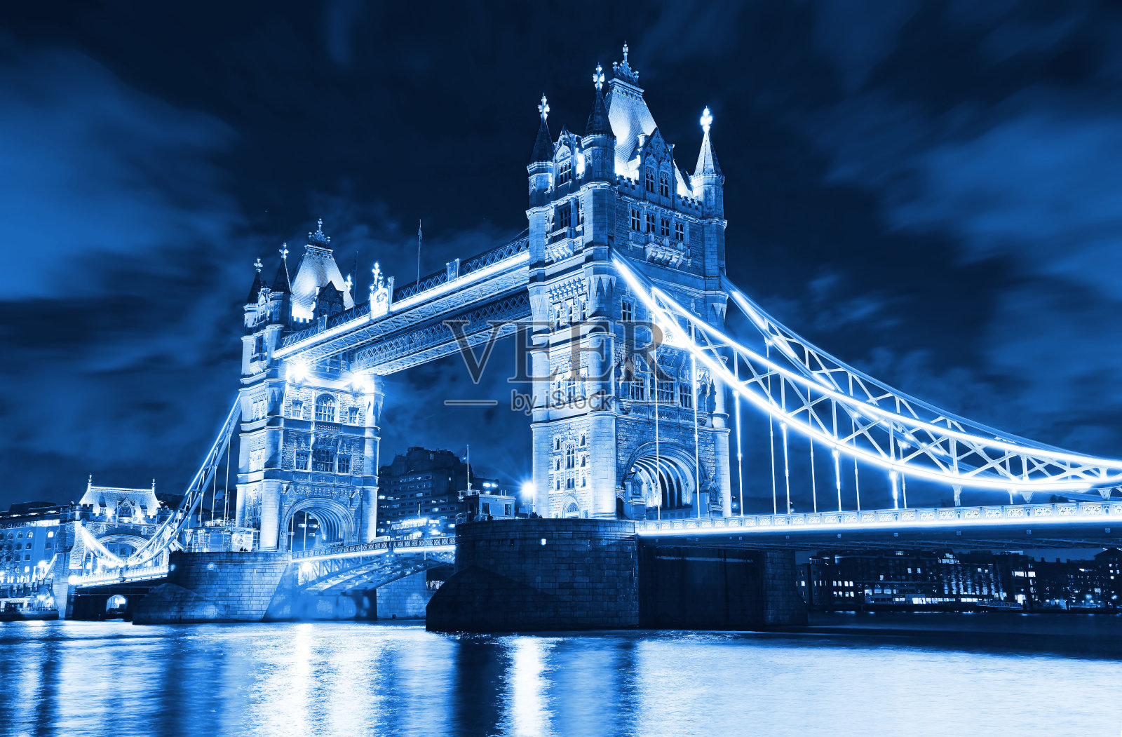 伦敦塔桥的夜景照片摄影图片