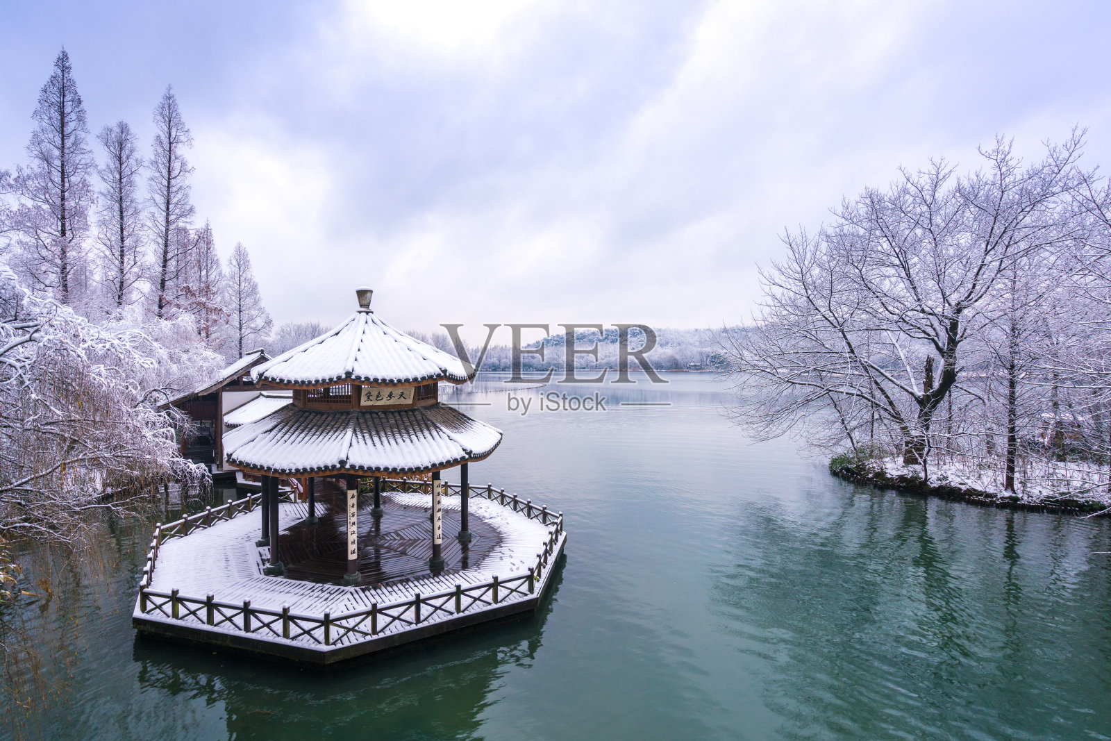 雪后的杭州亭照片摄影图片