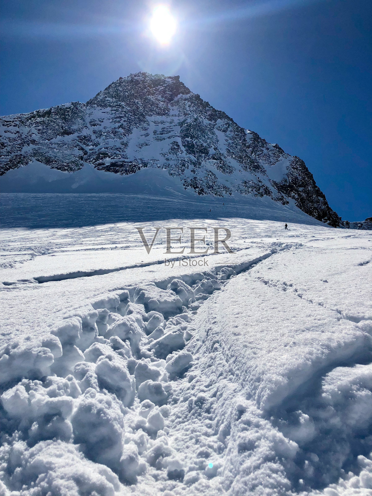 在斯图拜冰川滑雪胜地滑雪照片摄影图片