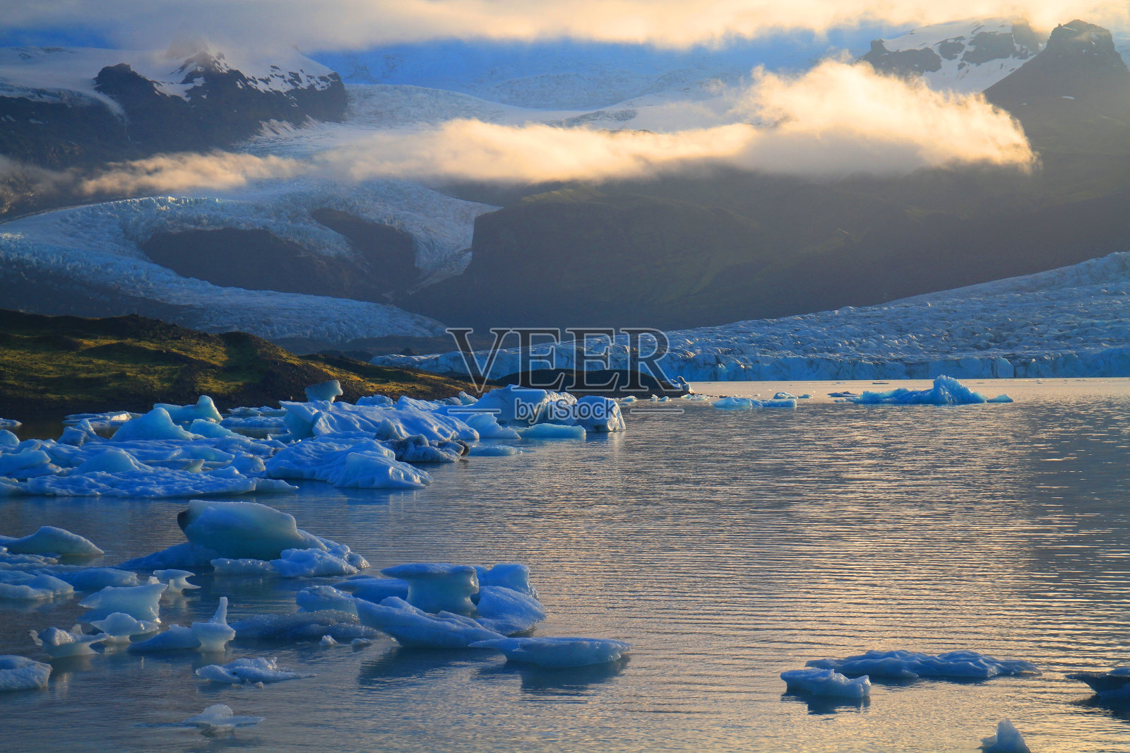 Jökulsárlón冰湖，冰岛照片摄影图片