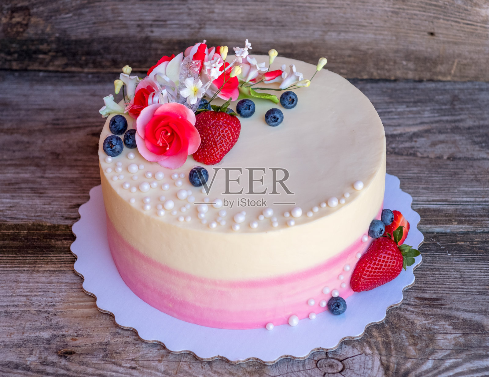 家庭婚礼白色和粉红色的鲜花蛋糕照片摄影图片