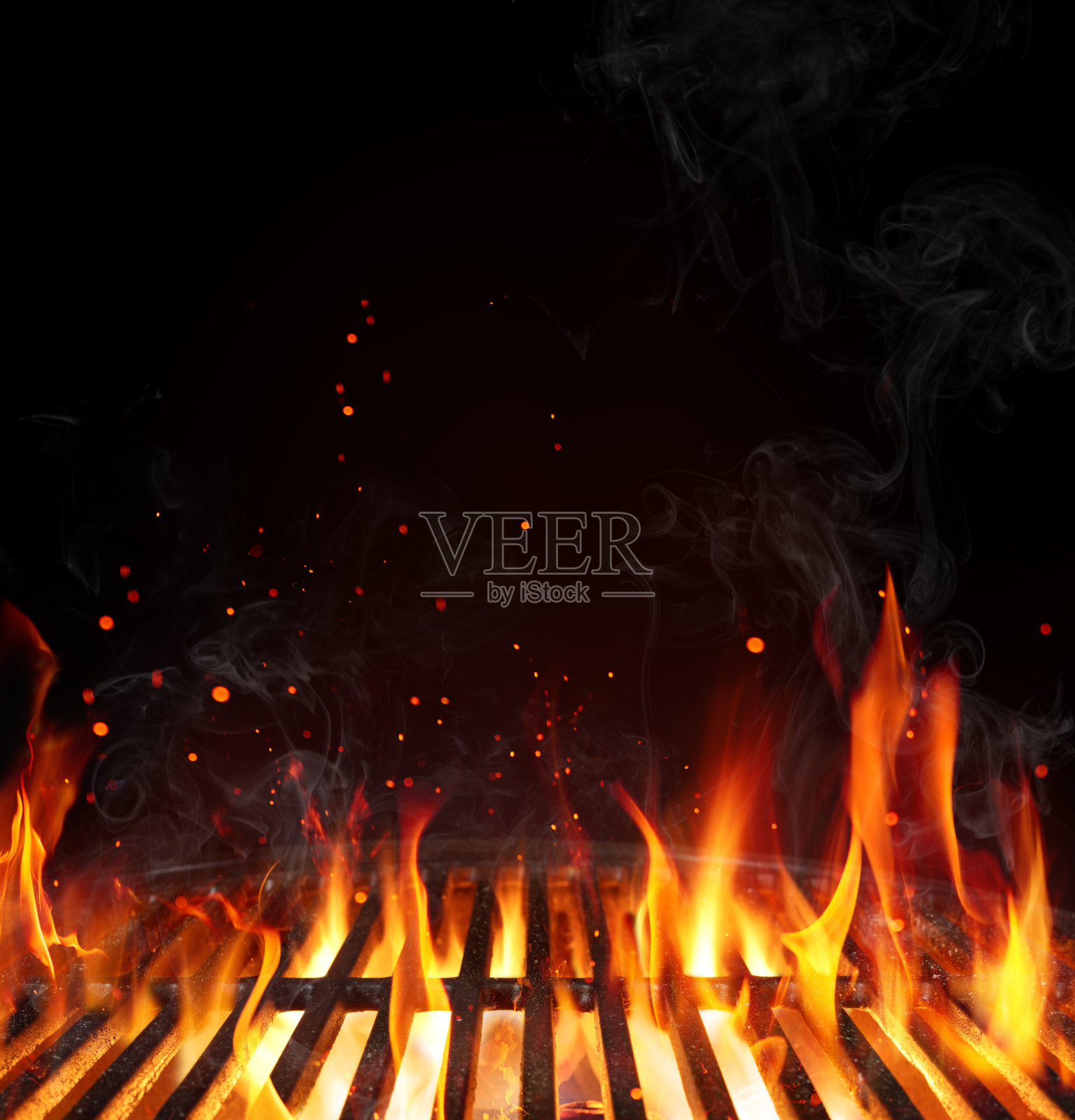 烧烤烧烤背景-空炉排与火焰黑色照片摄影图片