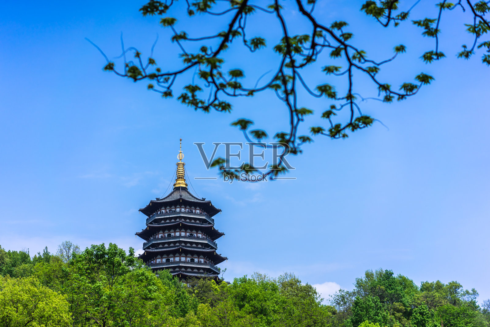 中国杭州的雷峰塔照片摄影图片
