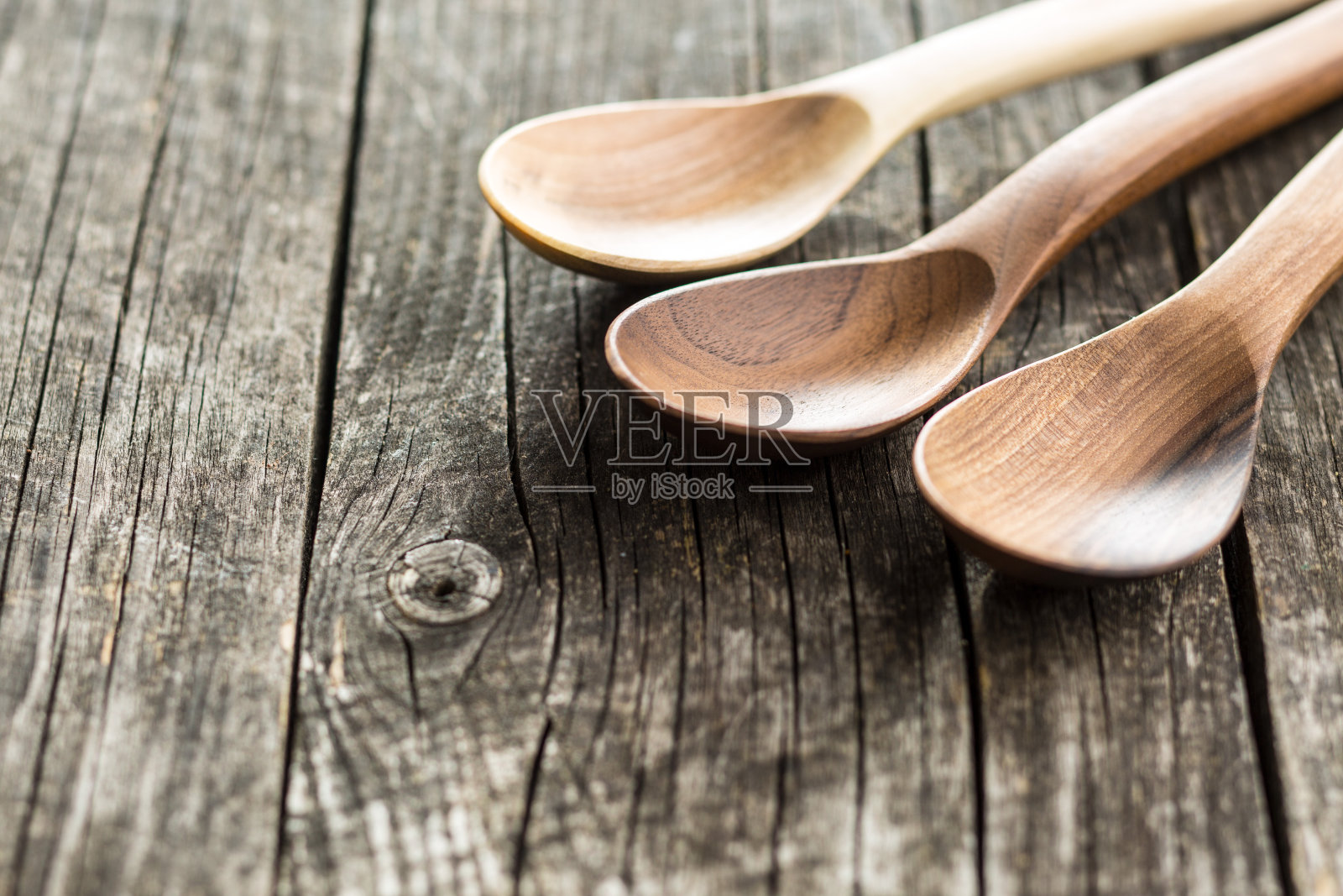 手工制作的木制勺子照片摄影图片