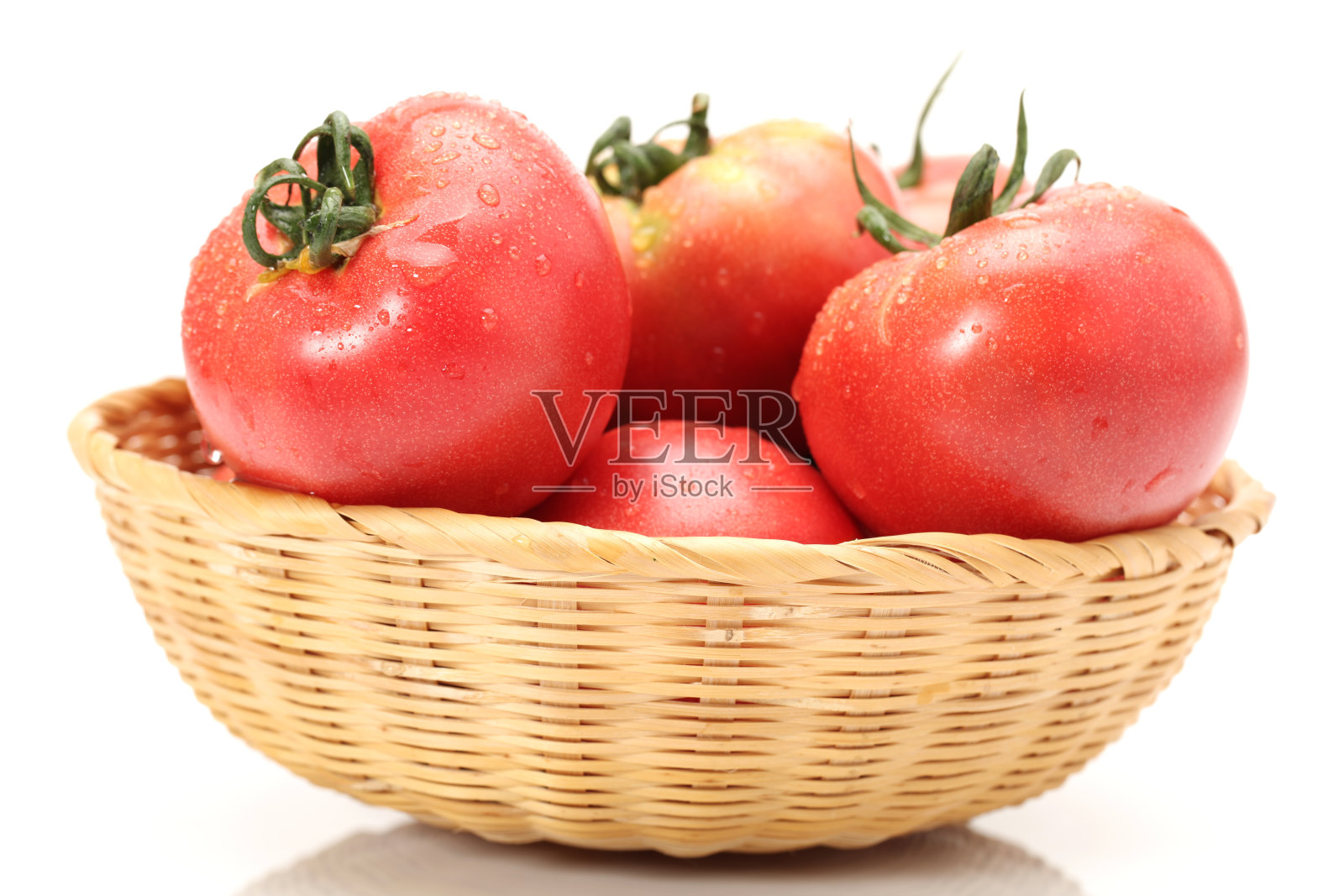 多汁的红色番茄在白色背景上分离照片摄影图片