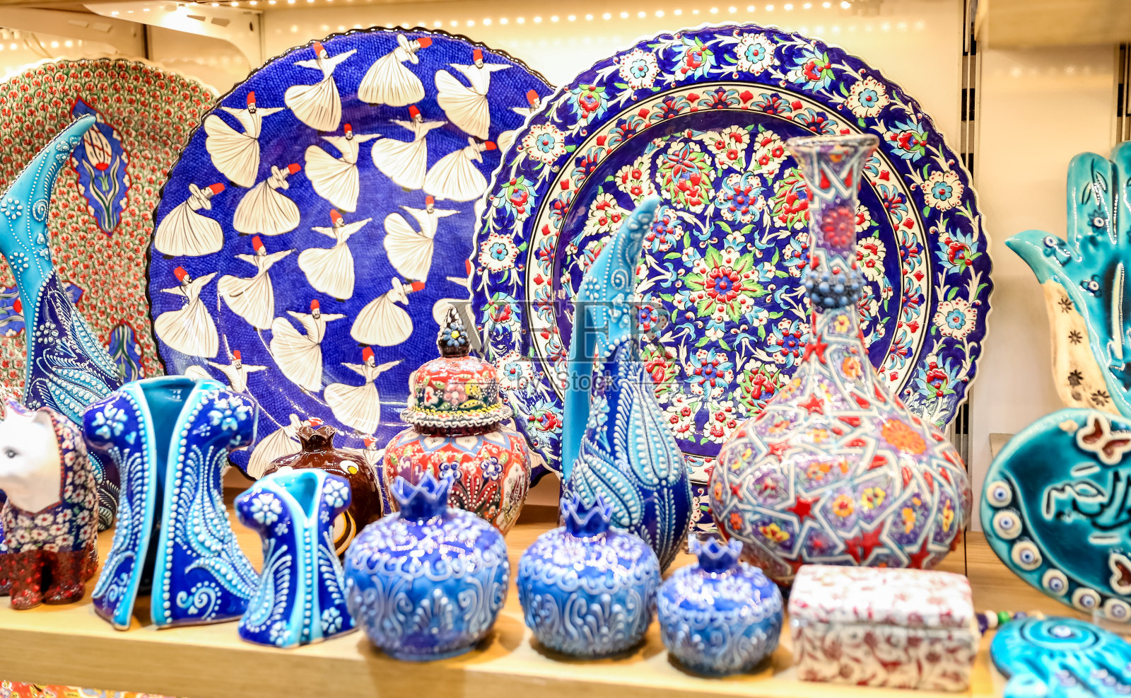 土耳其伊斯坦布尔大巴扎的土耳其陶瓷照片摄影图片