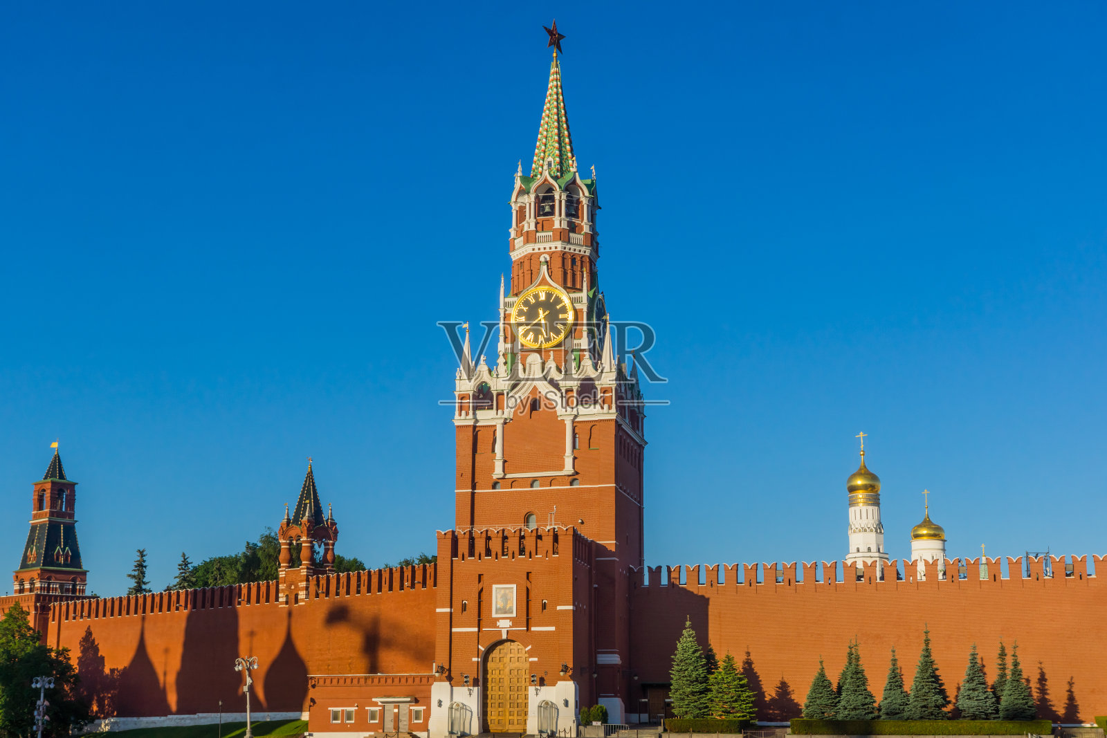 莫斯科的Spasskaya塔，一个晴朗的夏日照片摄影图片