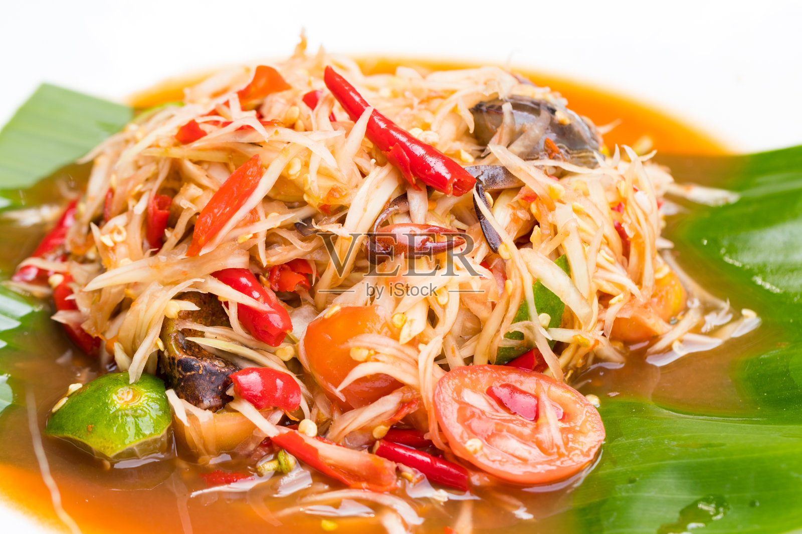 Som Tum泰国。泰式木瓜沙拉辛辣食物，传统的泰国食物照片摄影图片