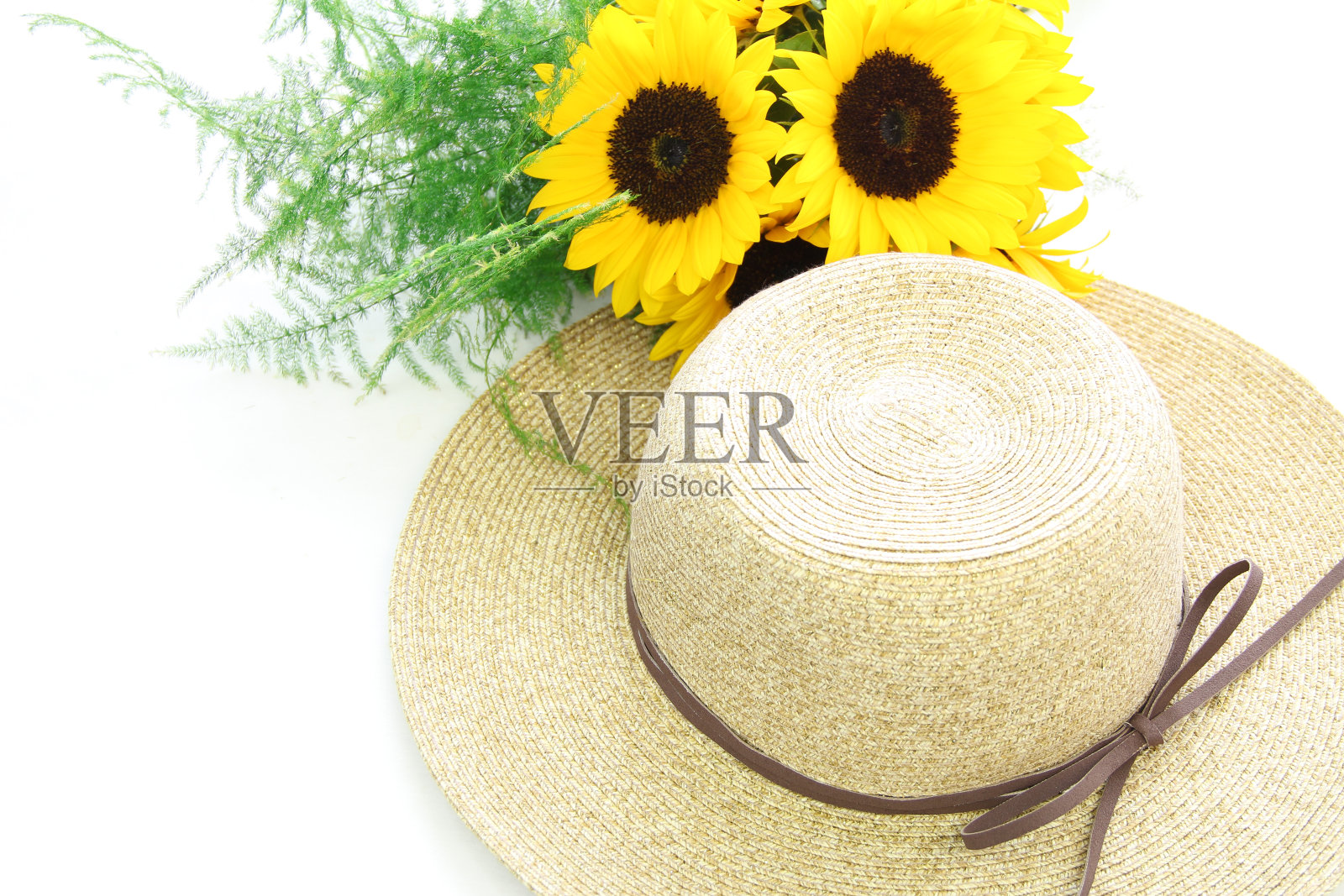 草帽和向日葵花束照片摄影图片