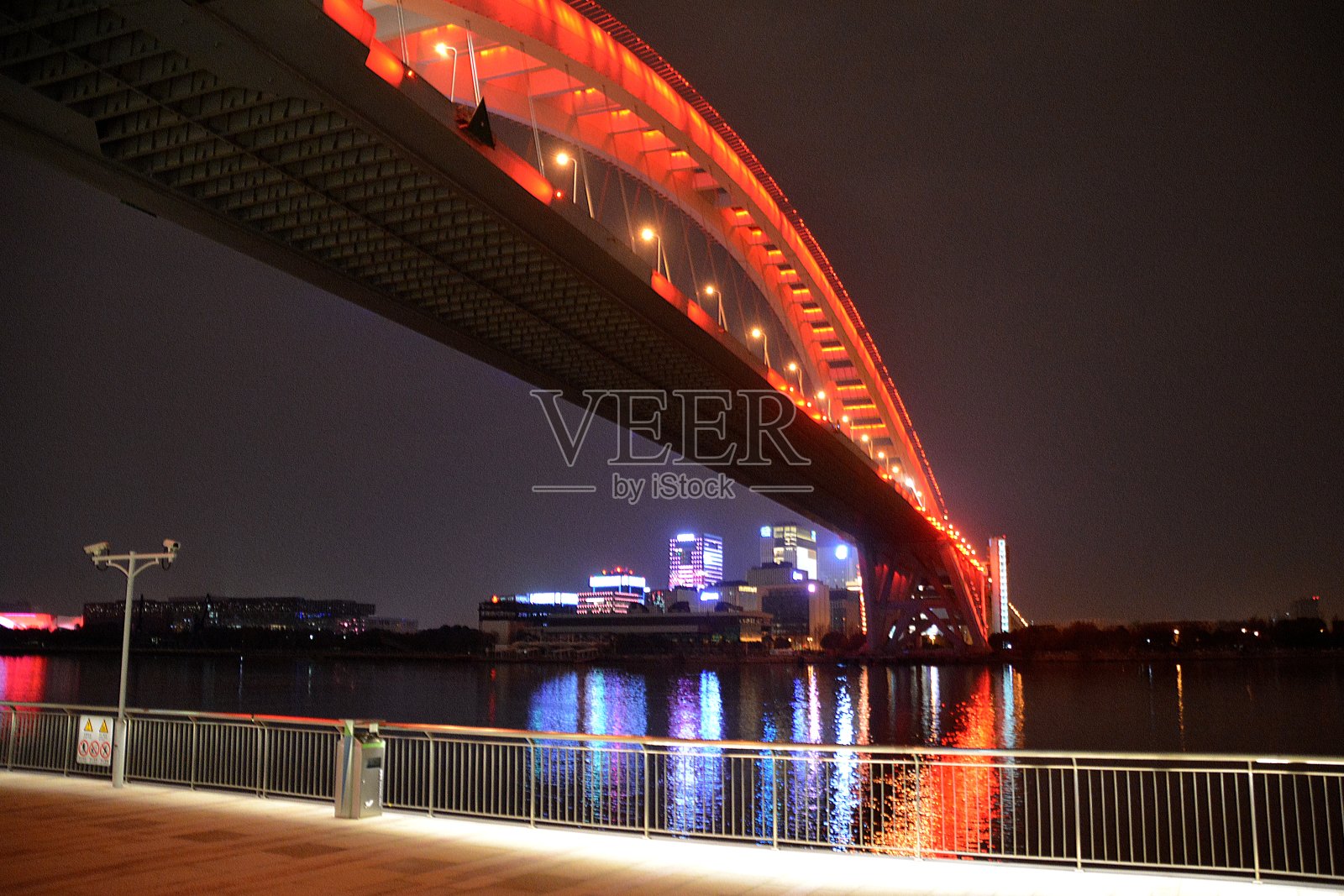 夜色中的卢浦大桥，中国上海照片摄影图片