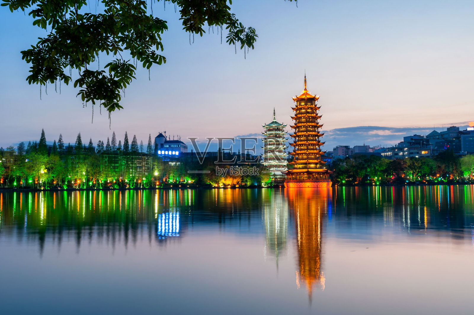 桂林的金塔和银塔照片摄影图片