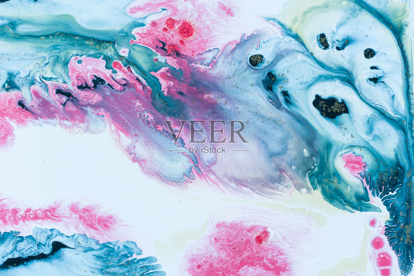抽象的彩色背景。用丙烯颜料在水中作画。油漆的质感发挥照片摄影图片