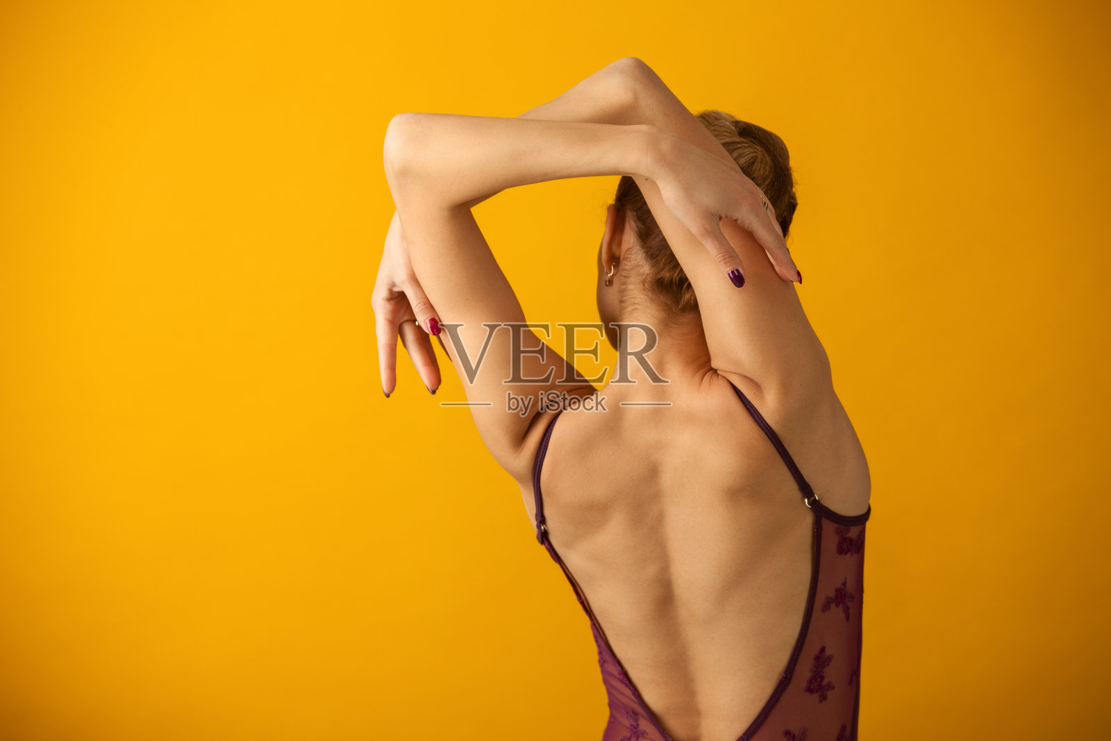 一名芭蕾舞女演员的画室肖像照片摄影图片