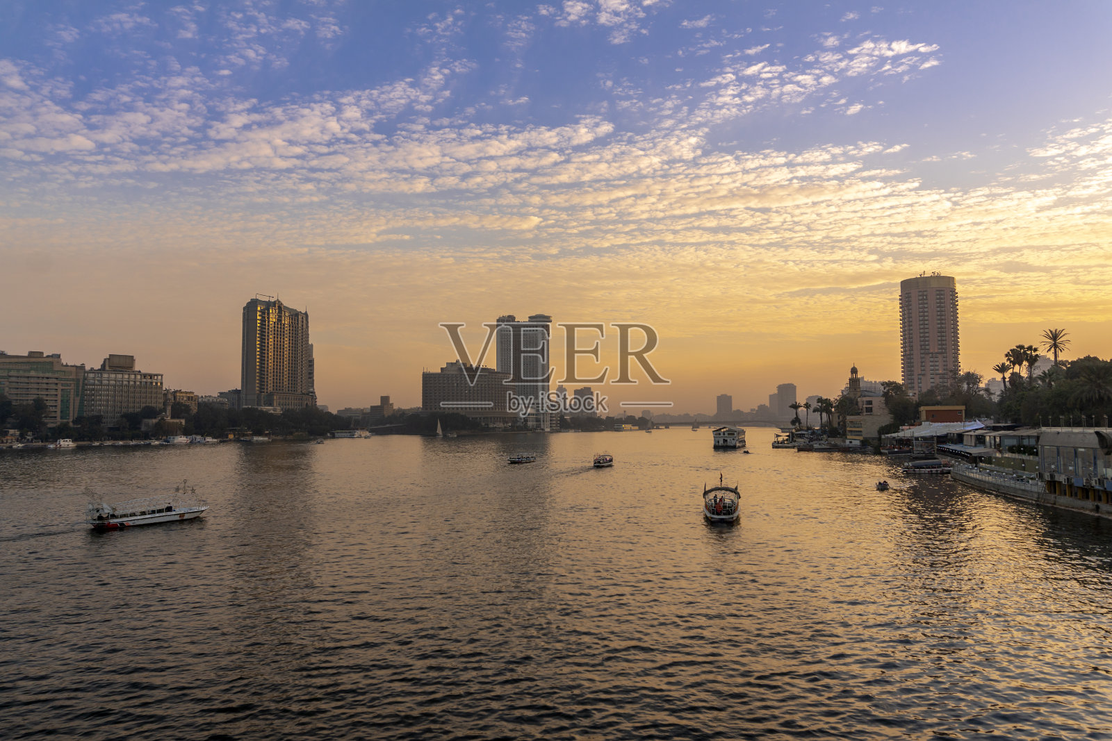 开罗城和埃及尼罗河的景色。照片摄影图片