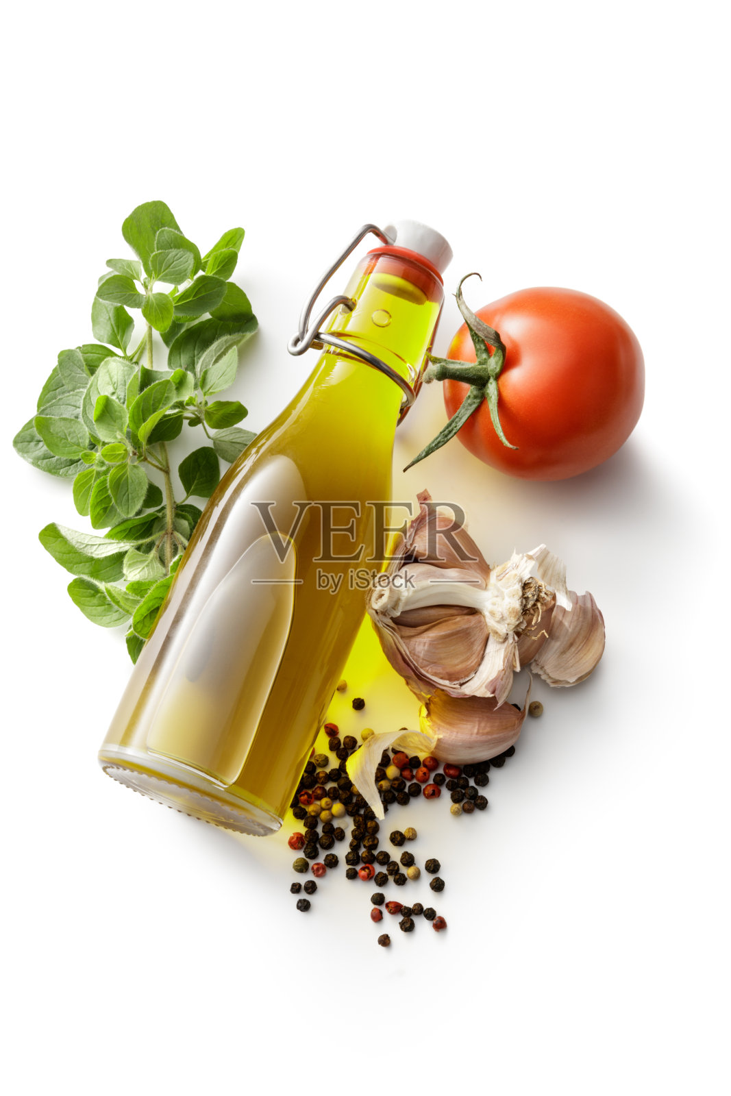 调味料:橄榄油，西红柿，大蒜，牛至和胡椒孤立的白色背景照片摄影图片