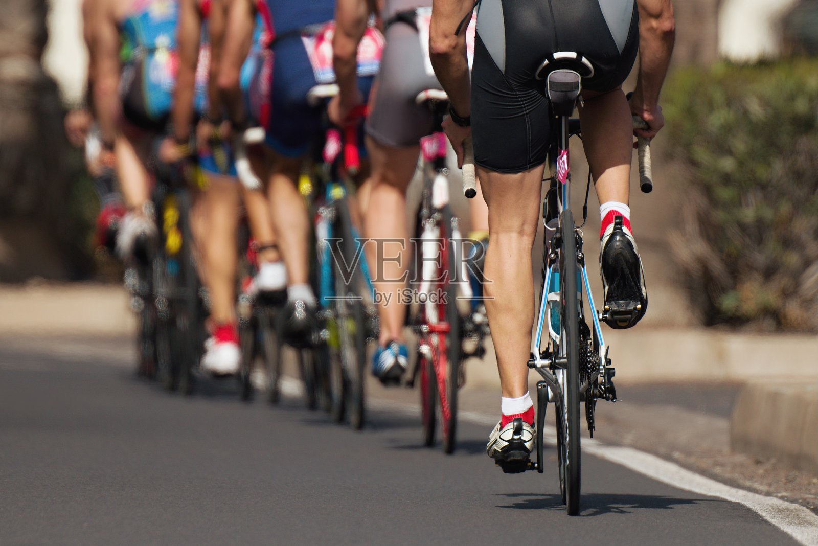 自行车比赛，运动员骑自行车比赛照片摄影图片