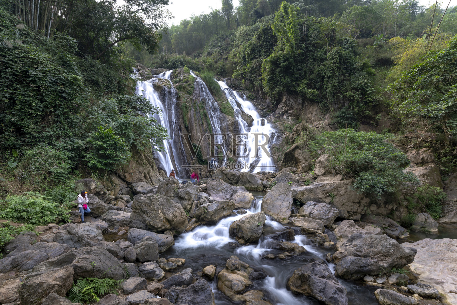 越南华平省麦洲地区的Go Lao瀑布之美照片摄影图片