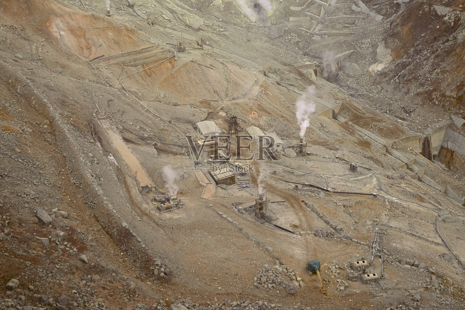 日本箱根硫磺采石场大浪谷山上的景色照片摄影图片