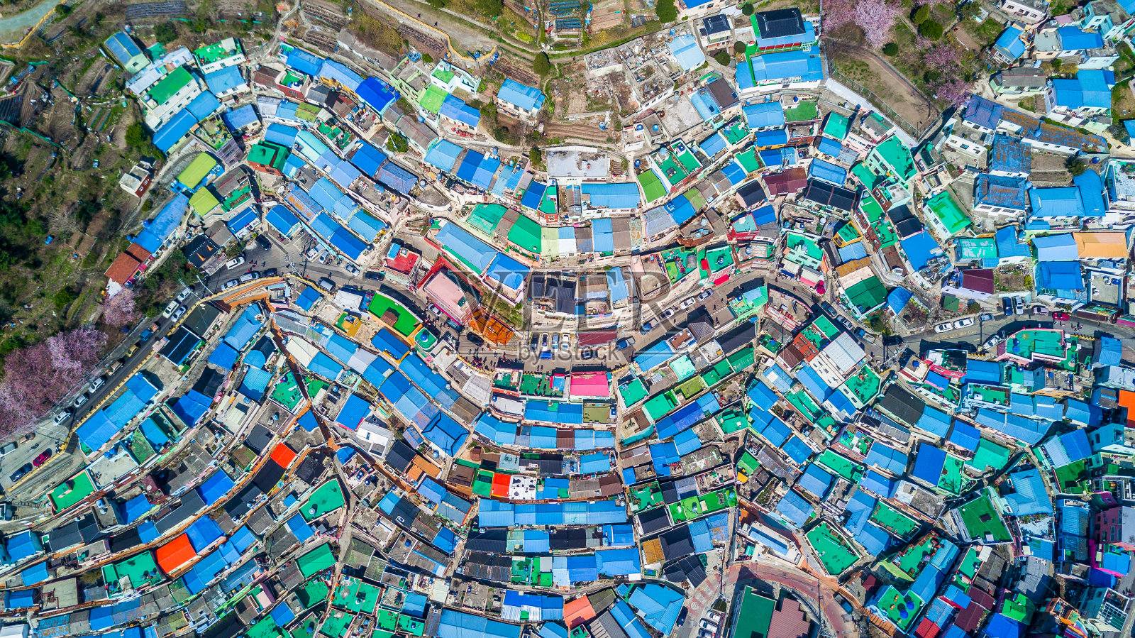 韩国釜山甘川文化村，高空俯瞰甘川文化村。照片摄影图片