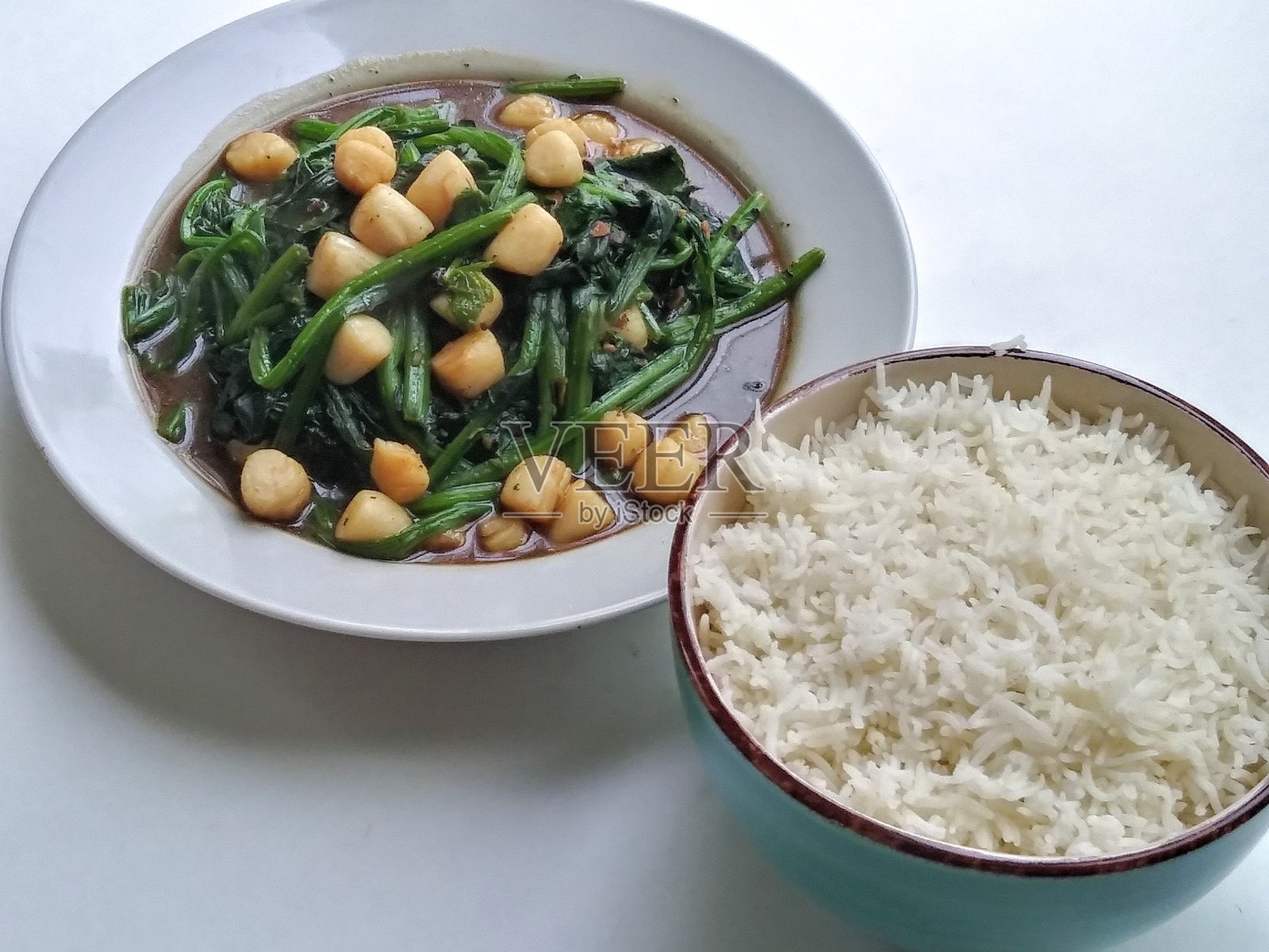 豆豉配小扇贝和韩国菠菜-炒亚洲食物照片摄影图片