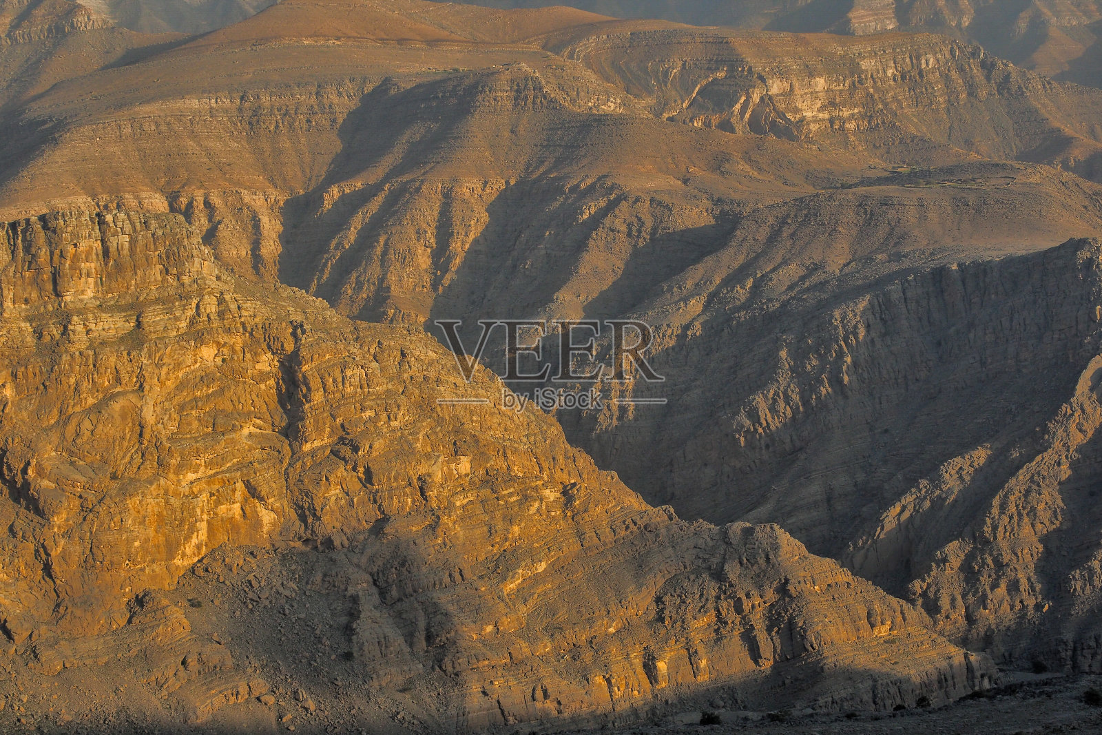 这是阿联酋最高山脉的美丽风景。杰洁。艾尔哈贾尔山脉。兼有照片摄影图片