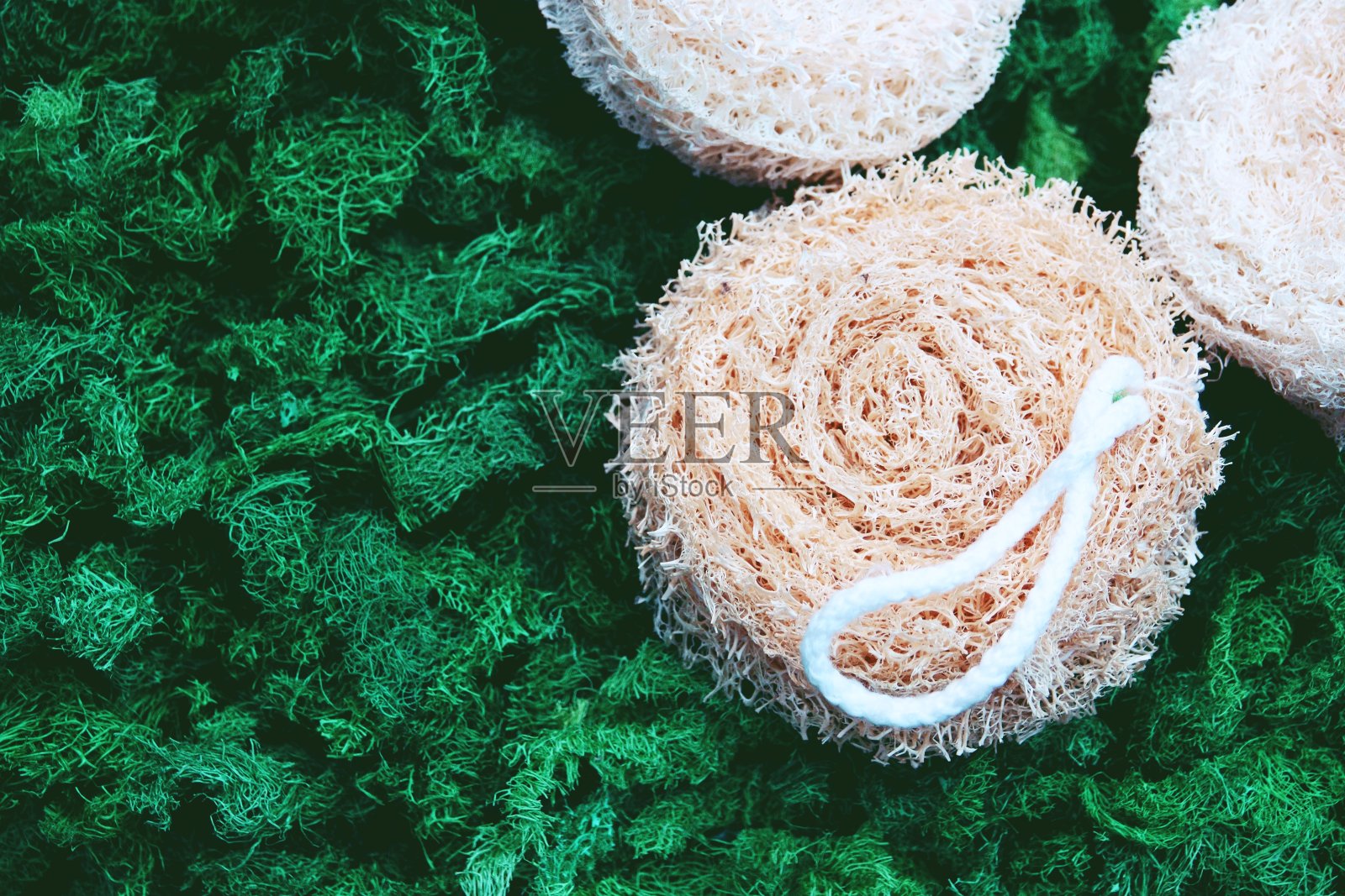 天然丝瓜磨砂纤维用于身体擦洗照片摄影图片