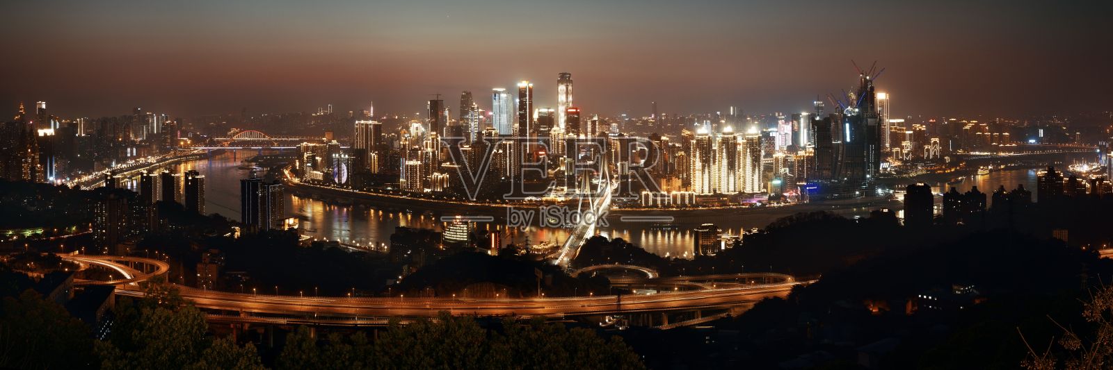 重庆夜间城市建筑照片摄影图片