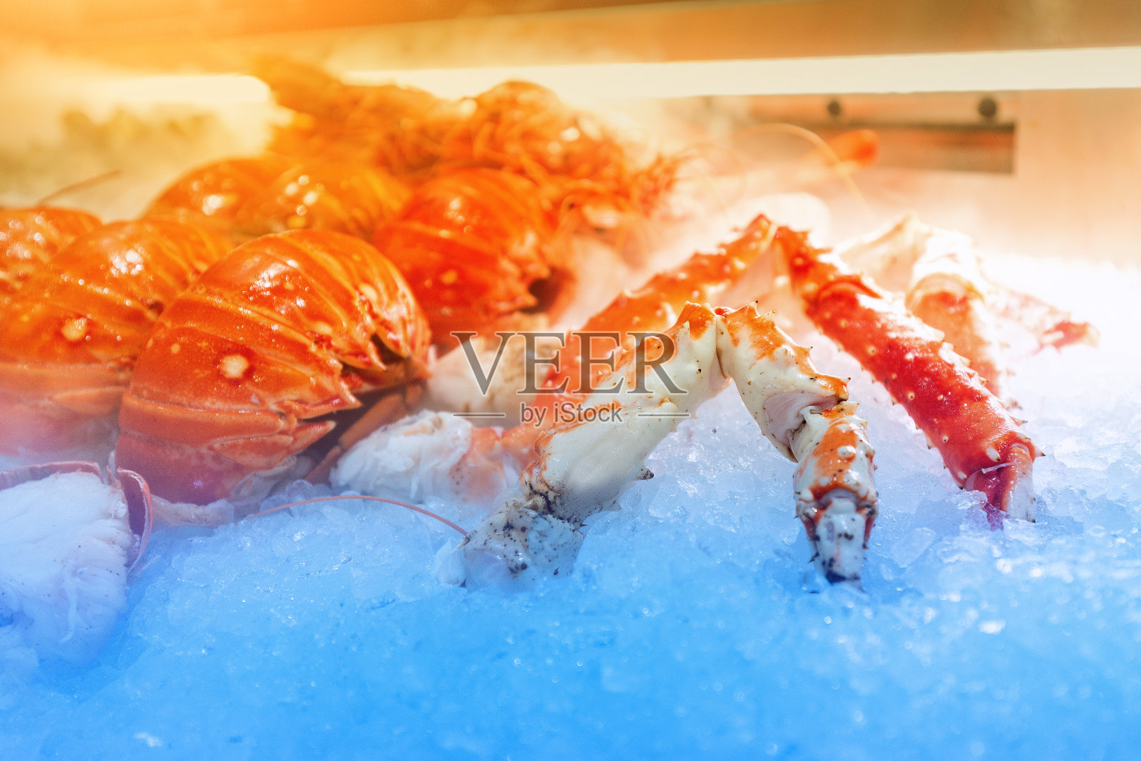新鲜的螃蟹和其他海鲜冰照片摄影图片
