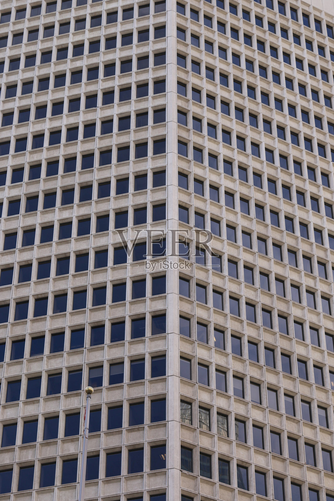 城市高层建筑的窗户照片摄影图片