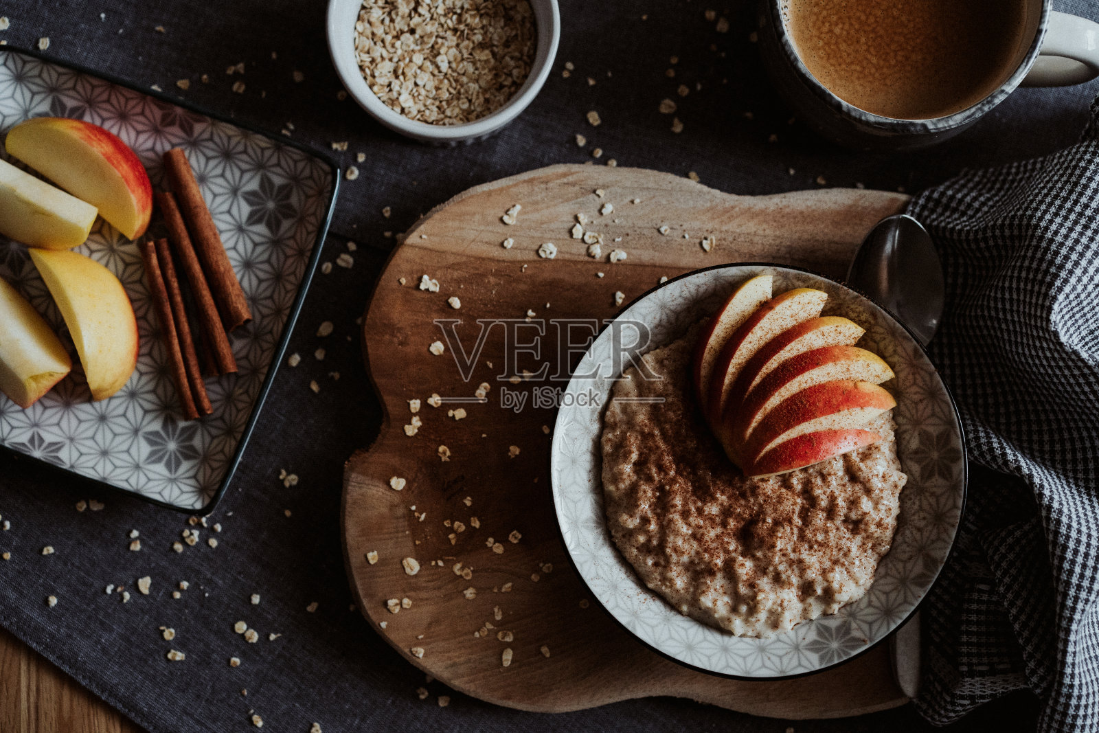 燕麦粥-健康的早餐照片摄影图片