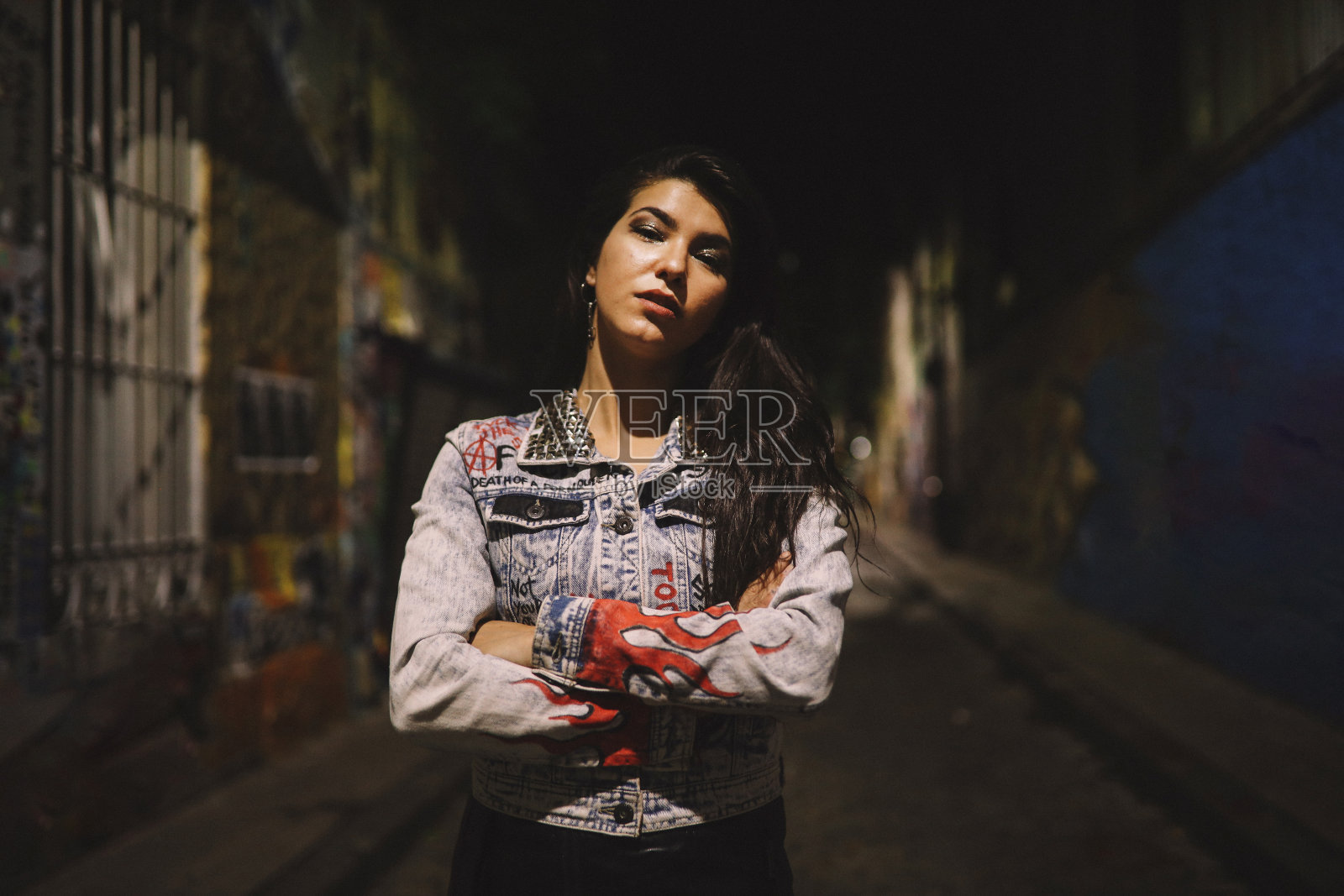 街头风格肖像的另一种生活方式的女孩在布宜诺斯艾利斯照片摄影图片