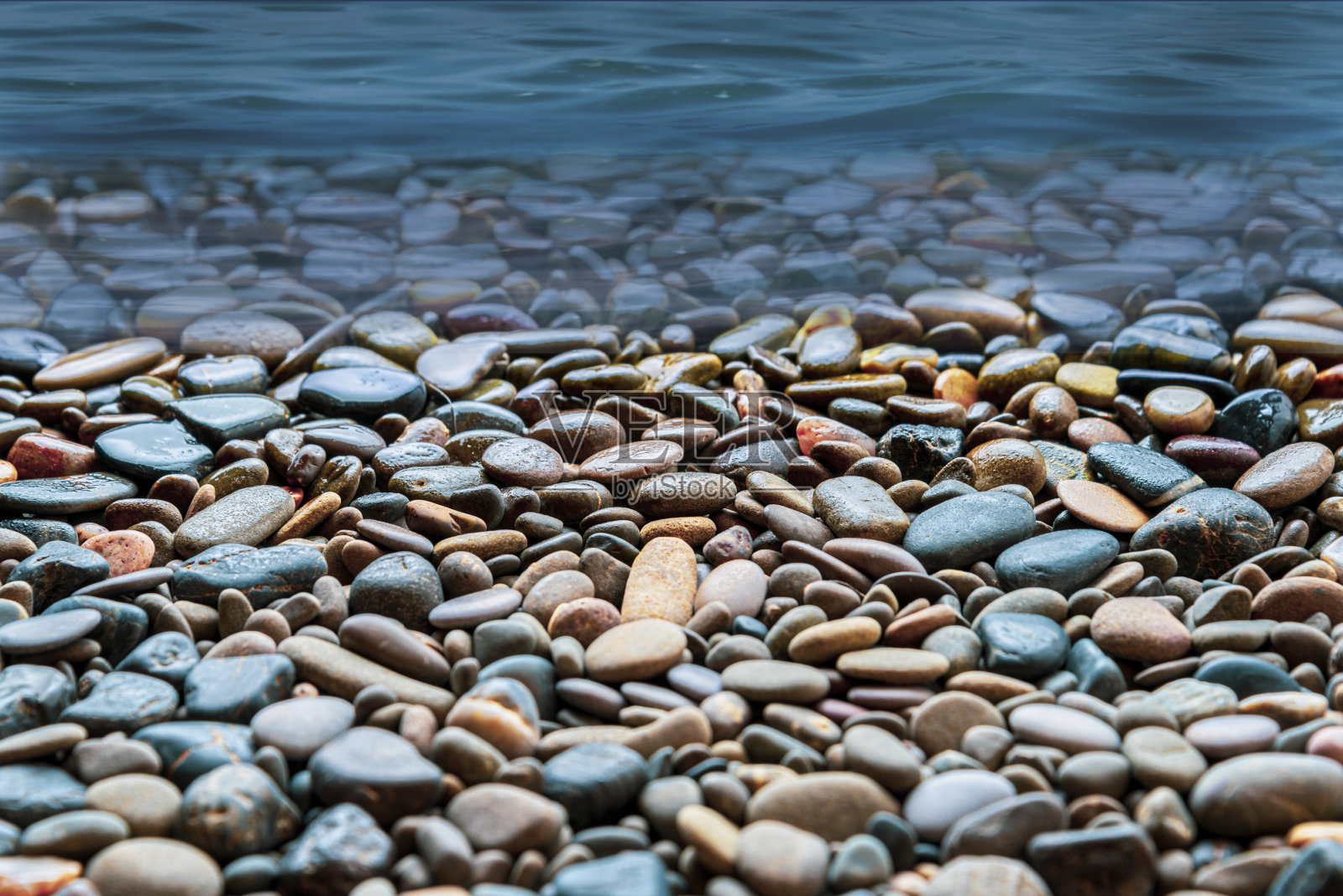 潮湿和干燥的海卵石纹理作为背景照片摄影图片