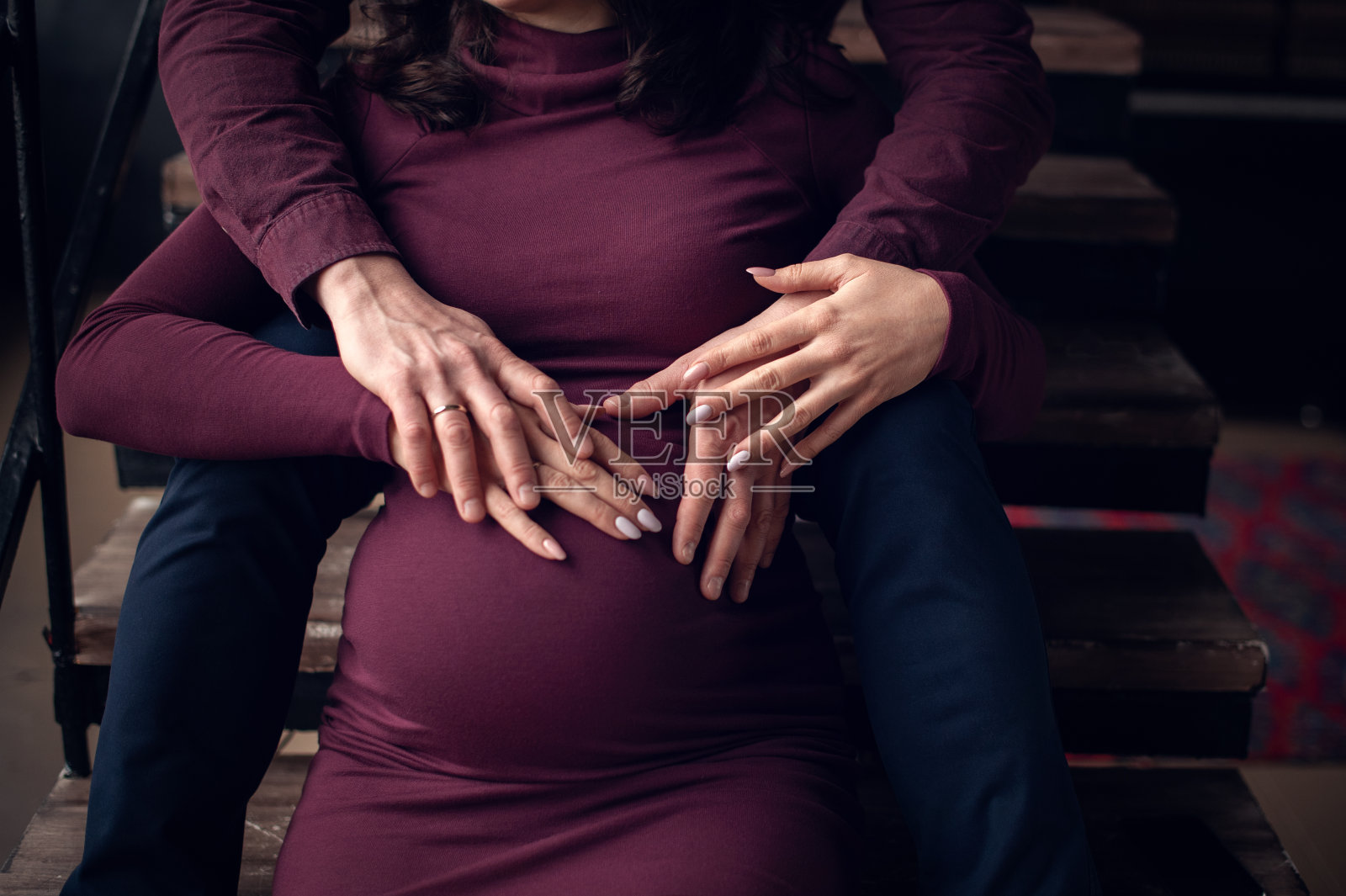 孕妇手摸肚子照片图片下载 - 觅知网
