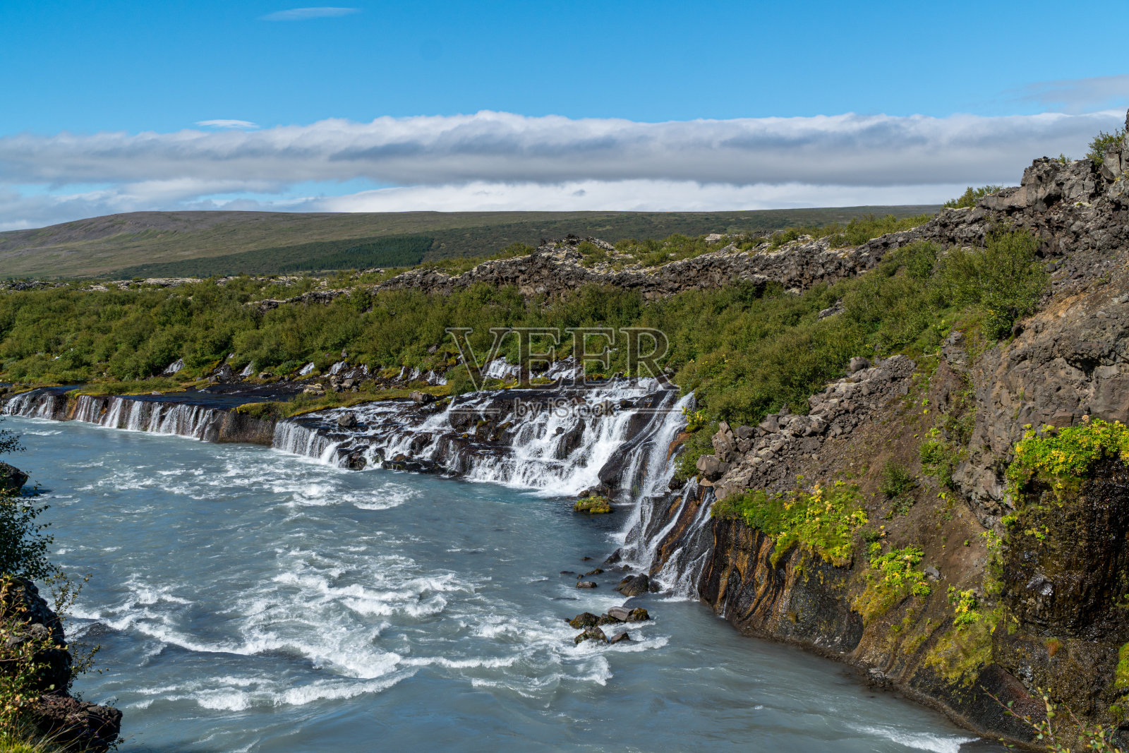 冰岛的小瀑布照片摄影图片