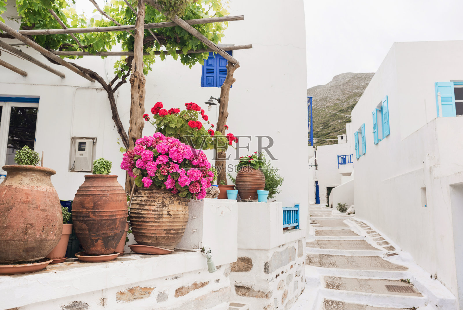 传统的希腊街道，Amorgos, Cyclades，希腊照片摄影图片