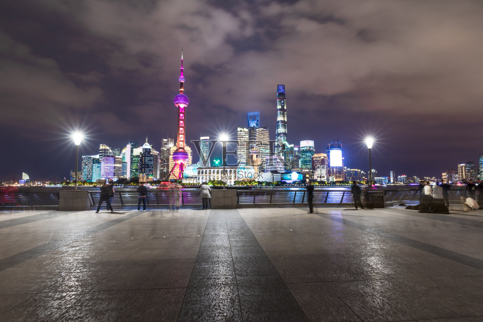中国上海的现代城市夜景照片摄影图片