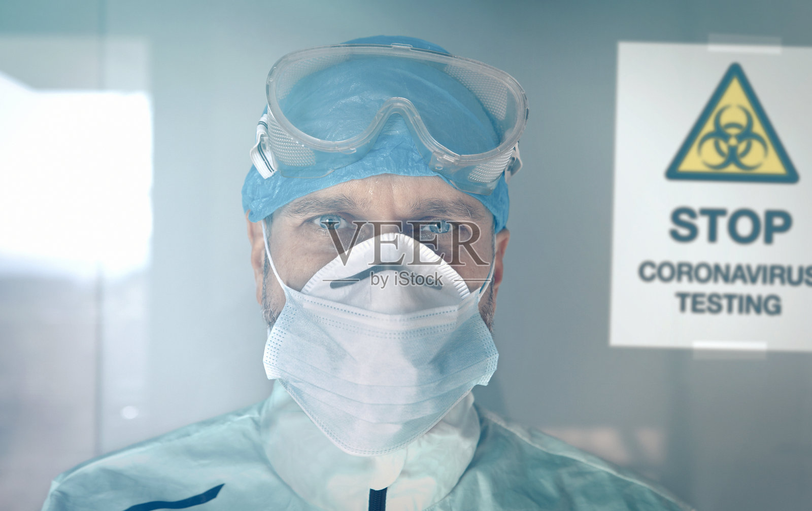 冠状病毒检测中心穿着防护服的医护人员照片摄影图片