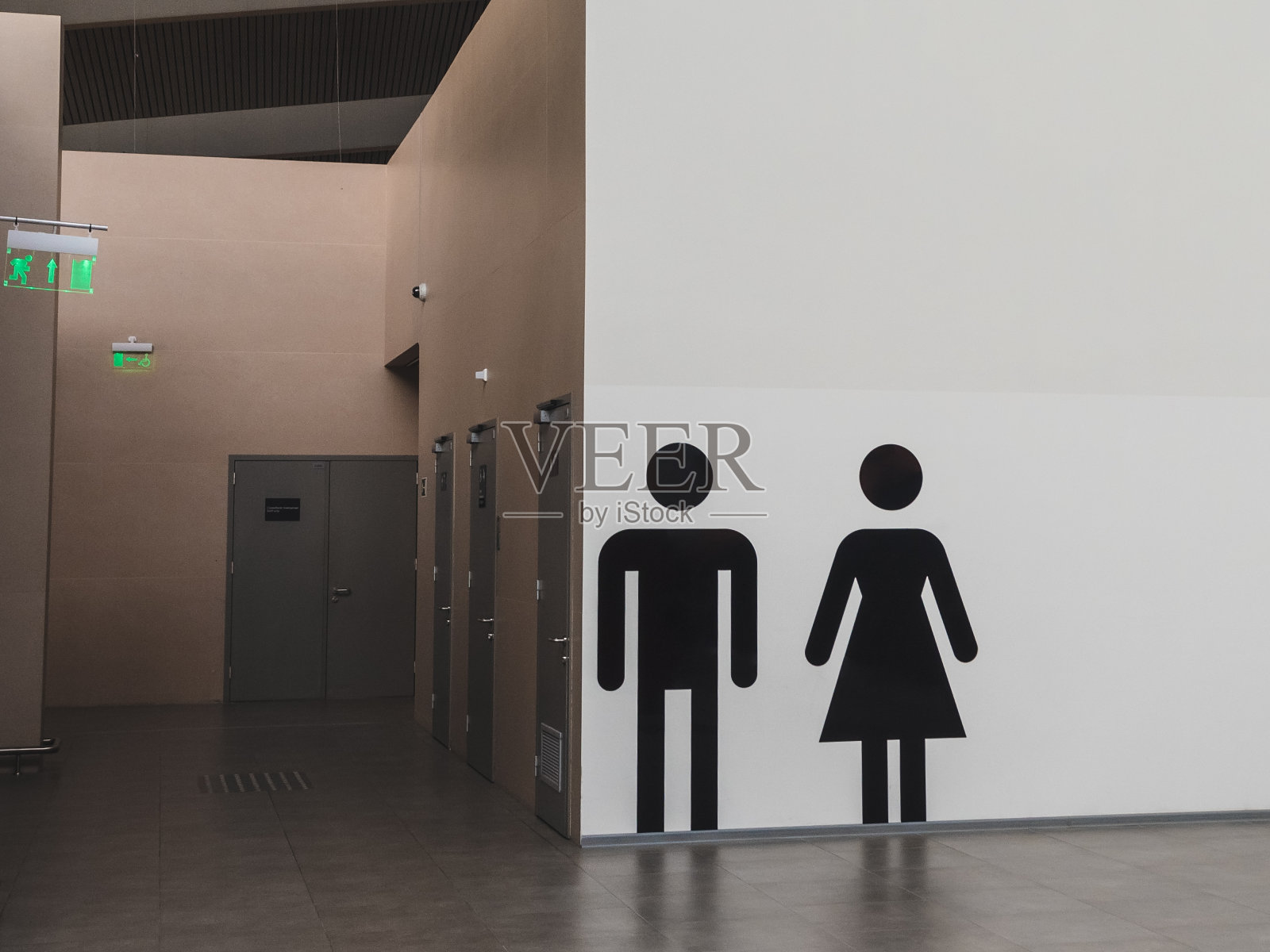 现代建筑中卫生间入口的传统标识——一男一女剪影照片摄影图片