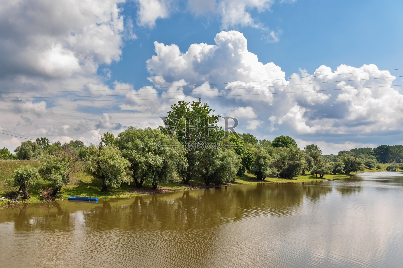 纳德拉或纳达尔(塞尔维亚语:纳达尔)是塞尔维亚北部的一个运河和河流系统，在伏伊伏丁那省巴纳特地区的多瑙河左支流。照片摄影图片