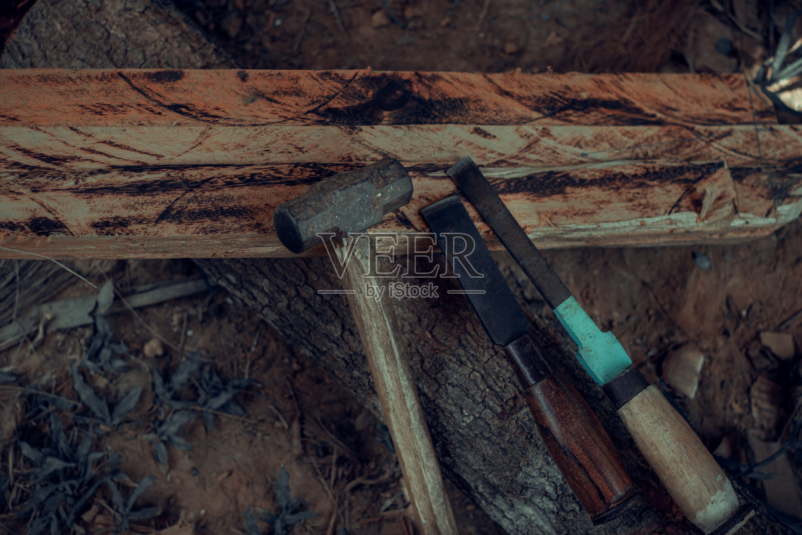 木工工具，锤子和凿子照片摄影图片