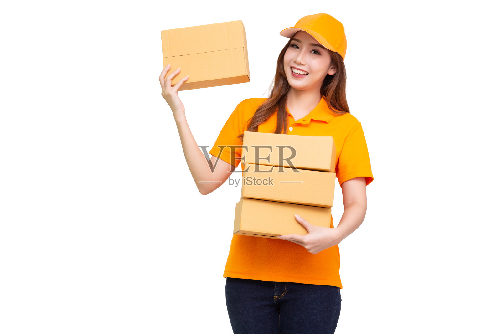 亚洲送货妇女拿着包裹盒子在橙色制服孤立在白色背景照片摄影图片