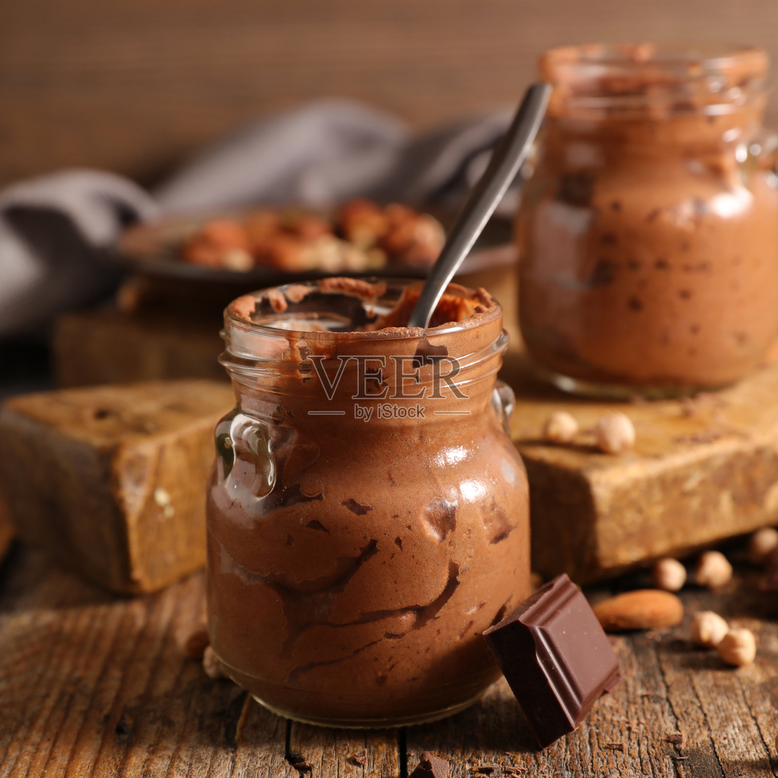 巧克力慕斯-纯素自制巧克力慕斯照片摄影图片