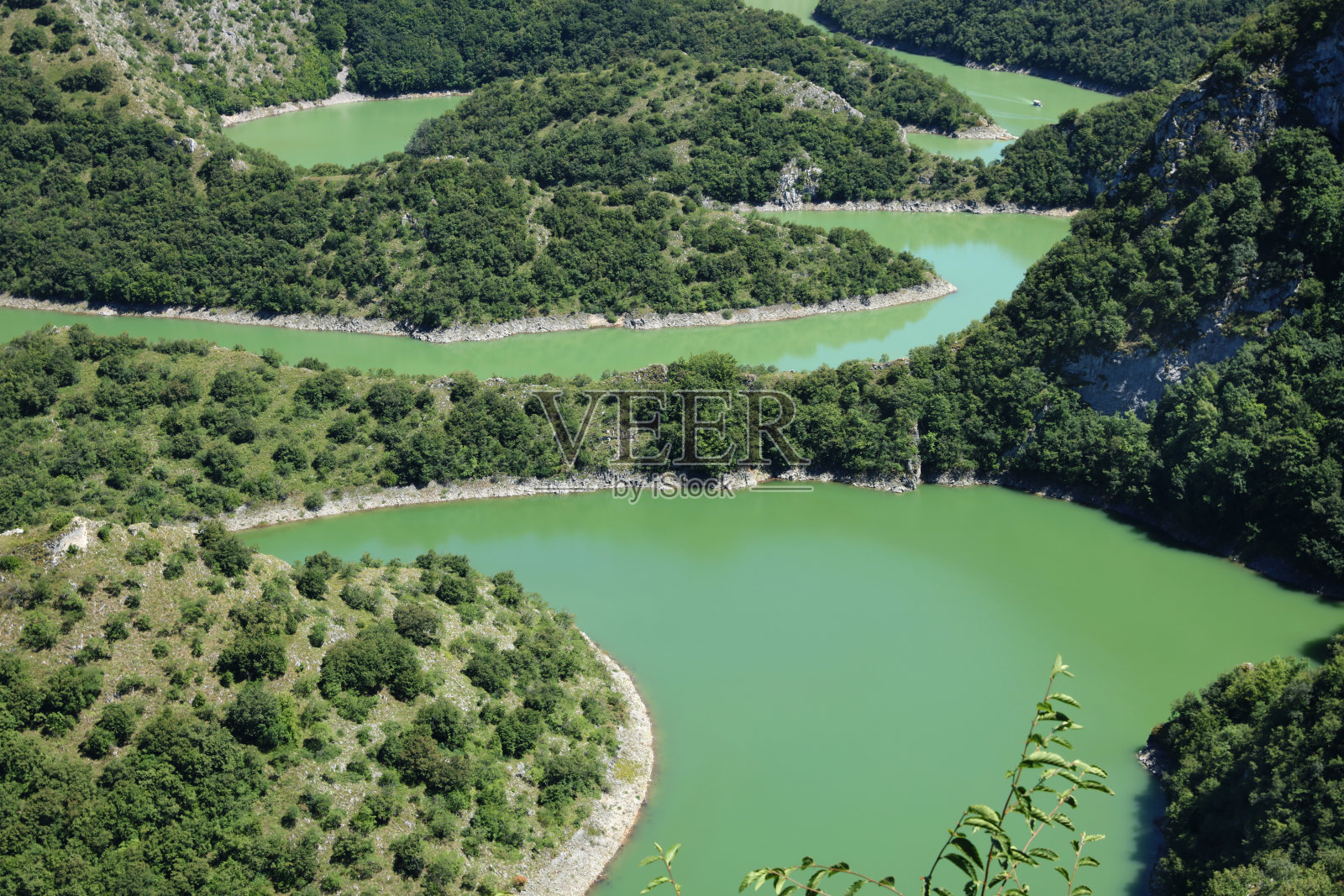 乌瓦茨河峡谷，塞尔维亚。风景优美的自然景观照片摄影图片