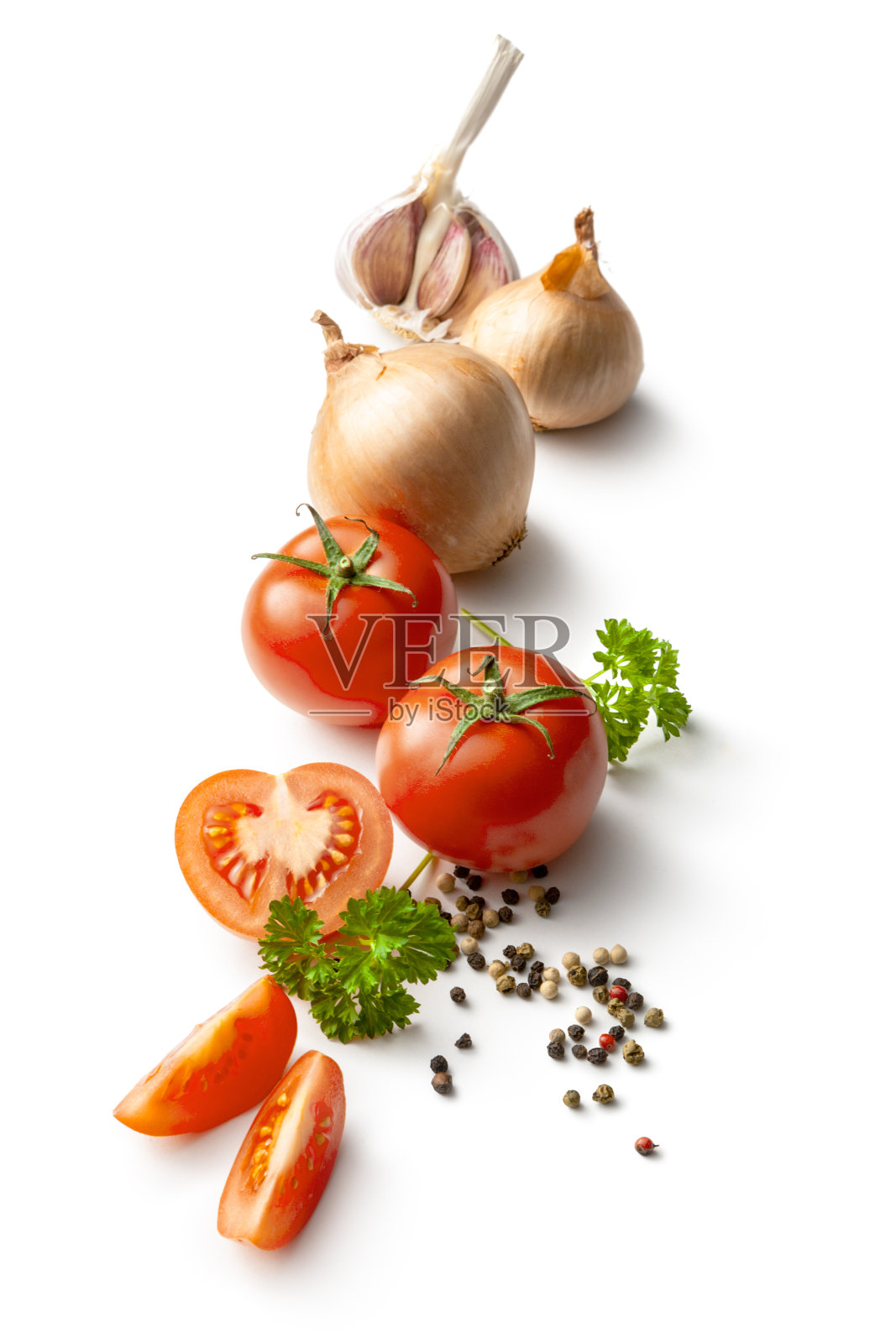 佐料:蕃茄，大蒜，洋葱，欧芹和胡椒粒在白色背景上分离照片摄影图片