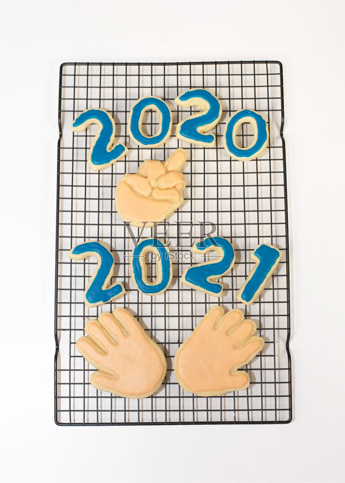 饼干传递着2021年新年快乐的祝福照片摄影图片