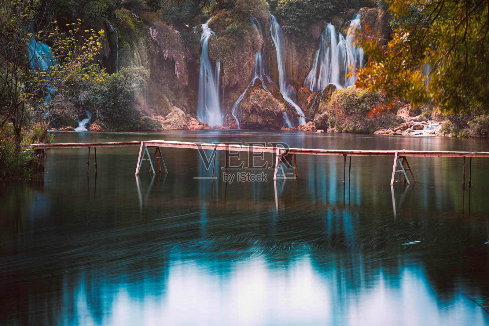 Kravice瀑布，波斯尼亚和黑塞哥维那，欧洲。夏季旅行。照片摄影图片